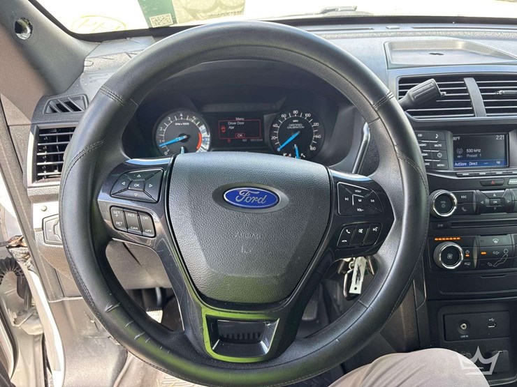 2016-ford-explorer-image-11
