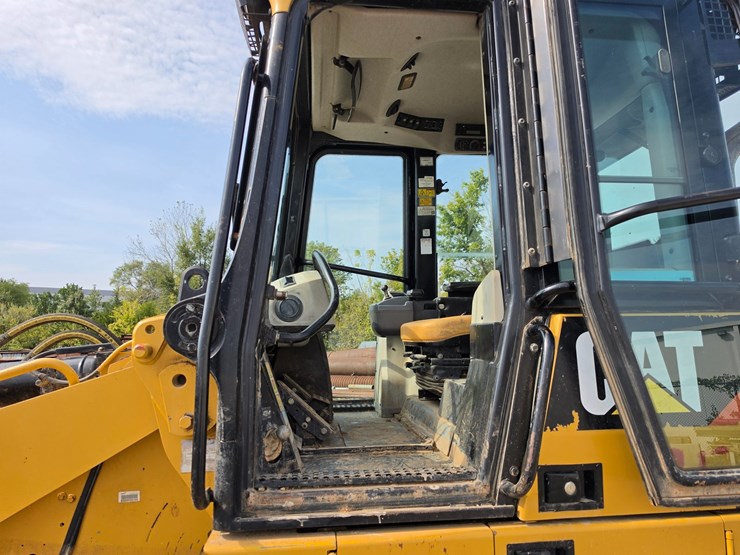 2007-caterpillar-953d-image-43
