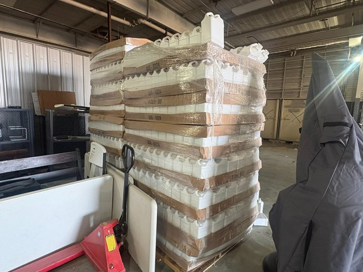 #42116-•-lot-of-(2)-pallets-of-1-gallon-empty-jugs-image-2