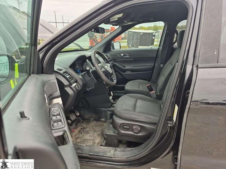 2019-ford-explorer-image-10