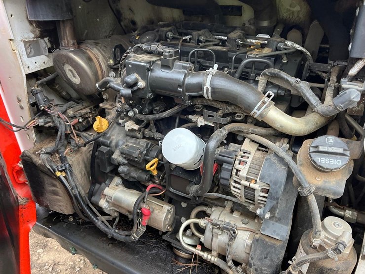 2019-bobcat-t740-image-12
