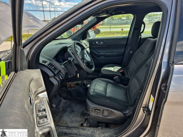 2019-ford-explorer-image-10