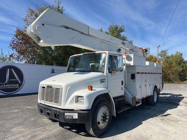2002-freightliner-fl70-image-1