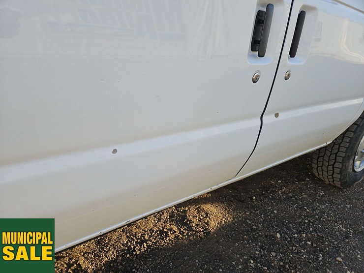 2014-ford-cargo-image-33