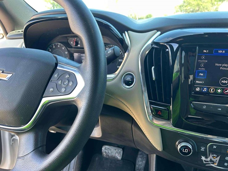 2022-chevrolet-traverse-image-17