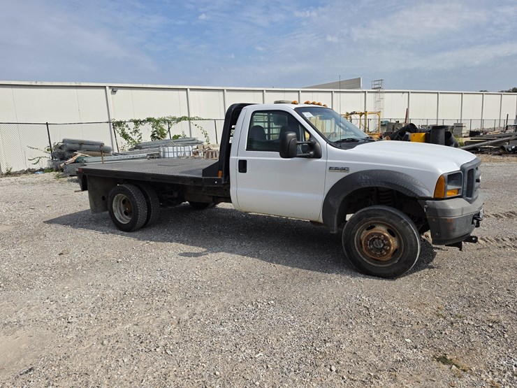 2005-ford-f550-image-22