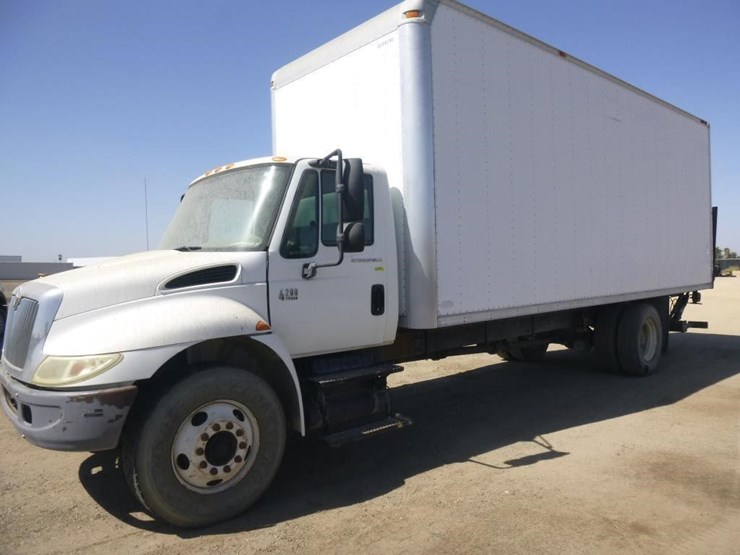 2005-international-durastar-4200-image-2