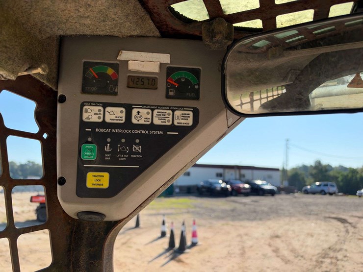 2005-bobcat-t300-image-11