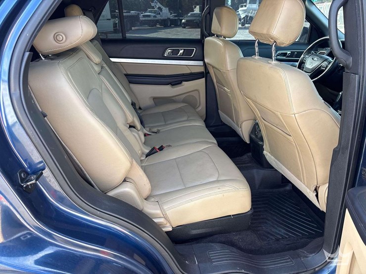 2017-ford-explorer-image-23