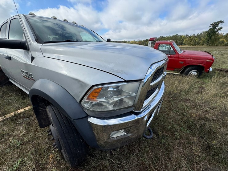 #1941-•-2017-ram-5500-cab-&-chassis-image-27