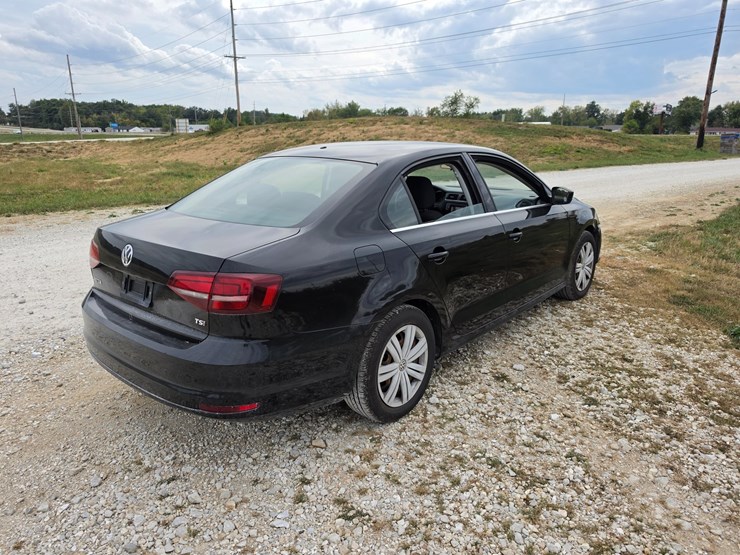#25322-•-2017-volkswagen-jetta-passenger-car-image-13