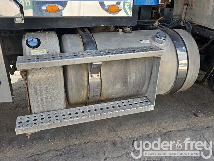 2019-freightliner-122sd-image-27