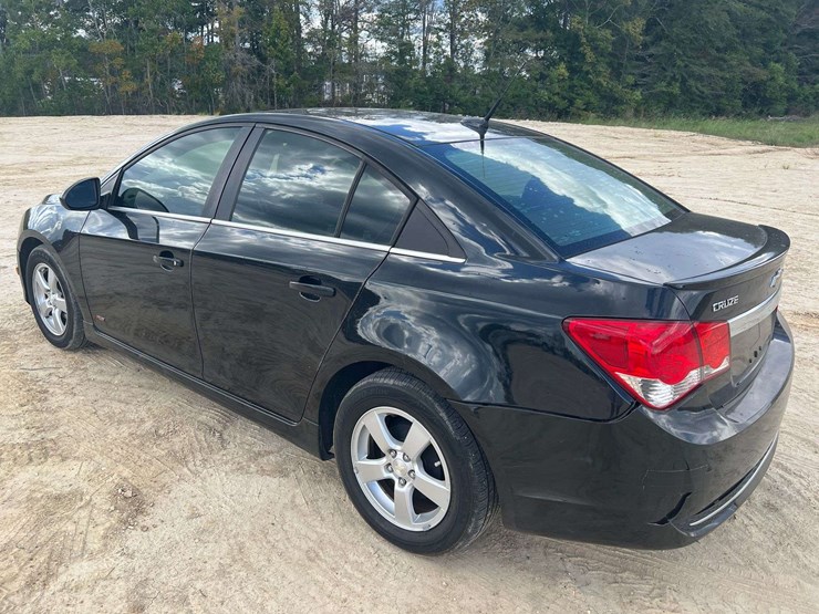2014-chevrolet-cruze-4-door-sedan-(101,237-miles)-image-2