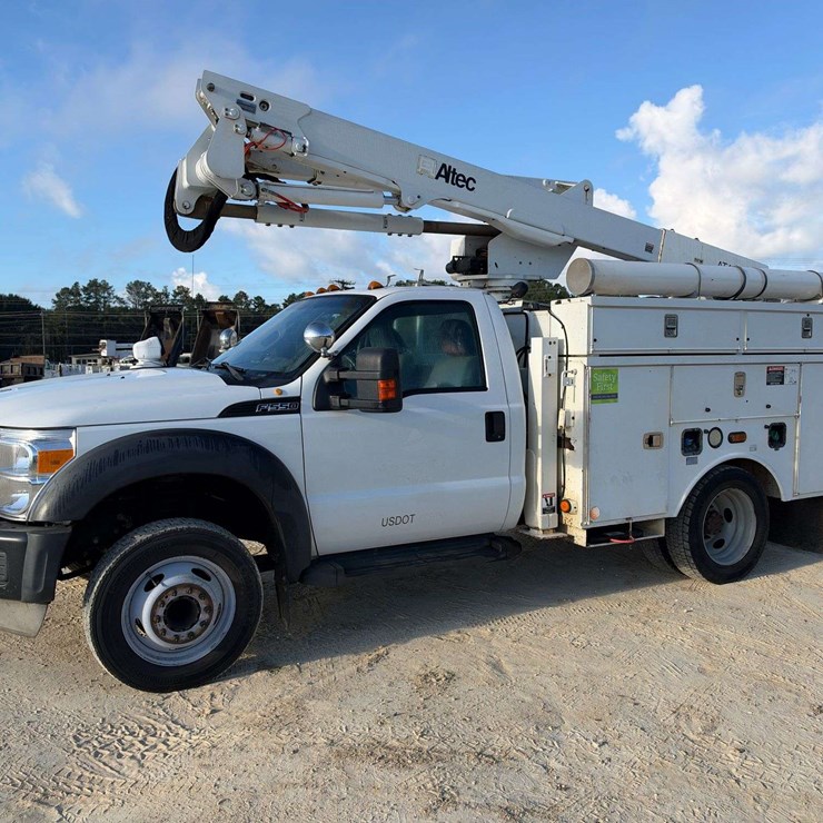 2012 FORD F550