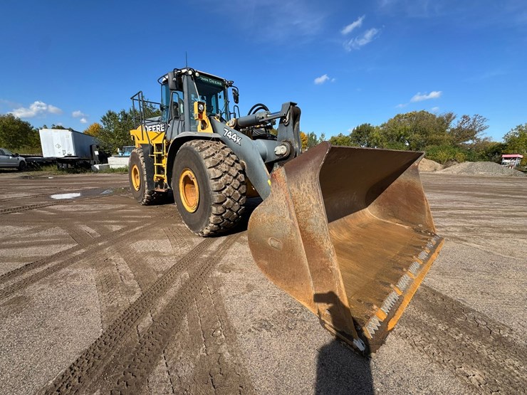 deere-744k-image-7