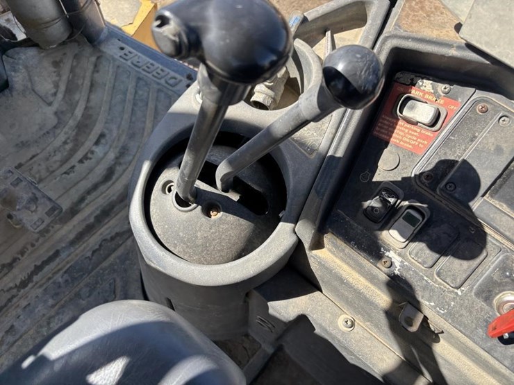 2005-deere-410g-image-31