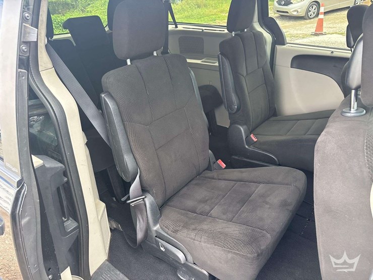 2013-dodge-grand-caravan-image-19