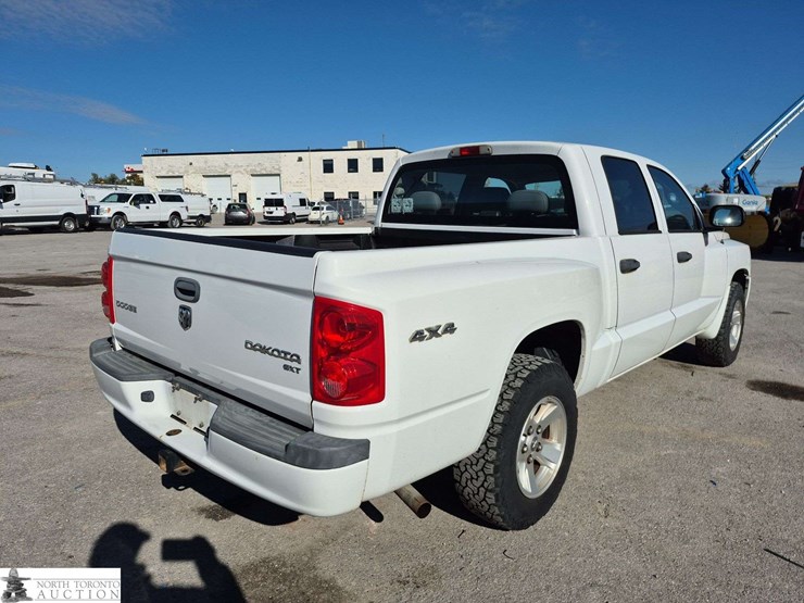 2011-dodge-dakota-image-5