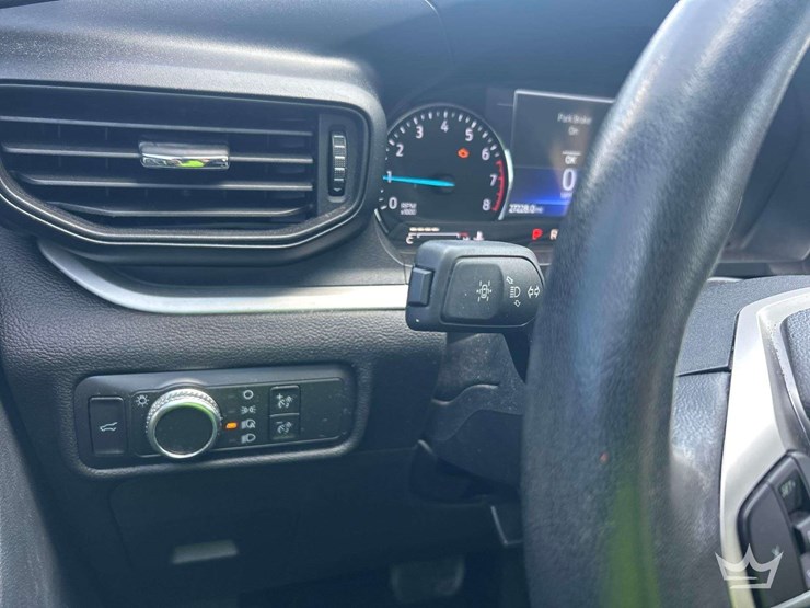 2022-ford-explorer-image-23