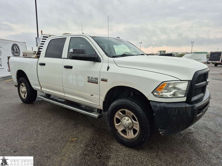 2014-dodge-3500-image-3