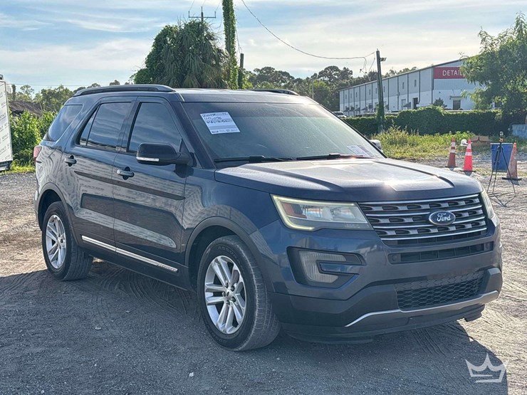 2017-ford-explorer-image-2