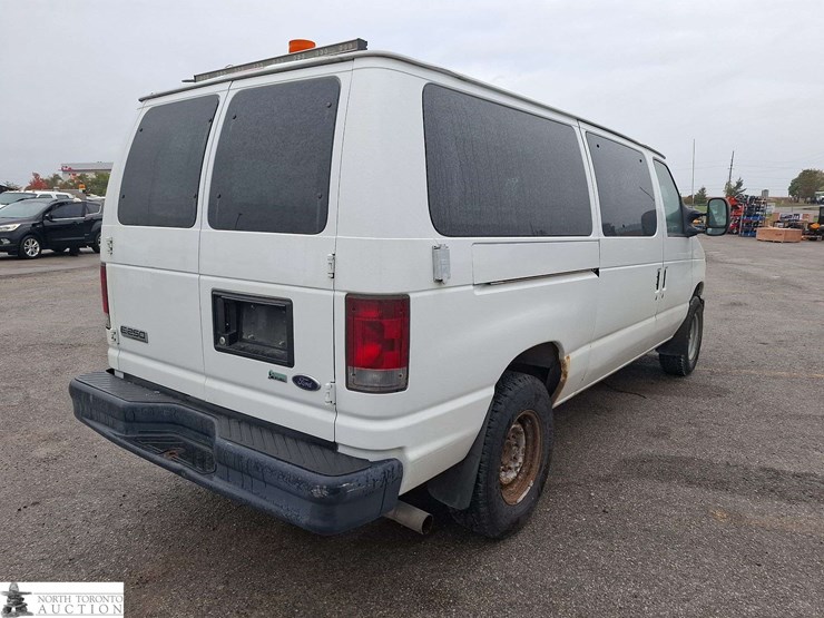2009-ford-cargo-image-5