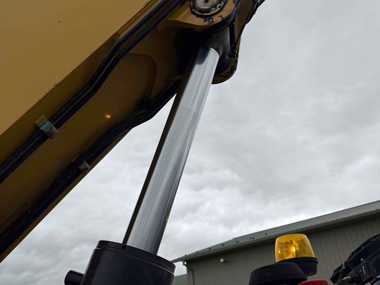 2013-caterpillar-tl943c-image-19