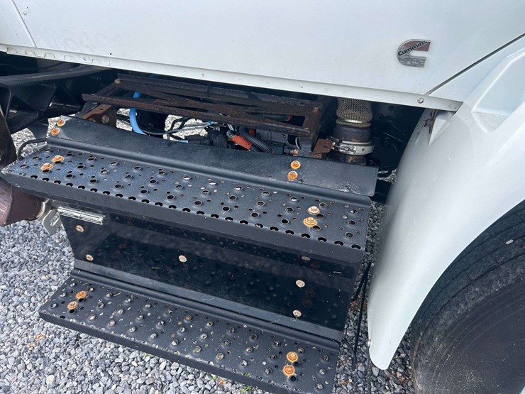 2019-international-durastar-4300-image-11
