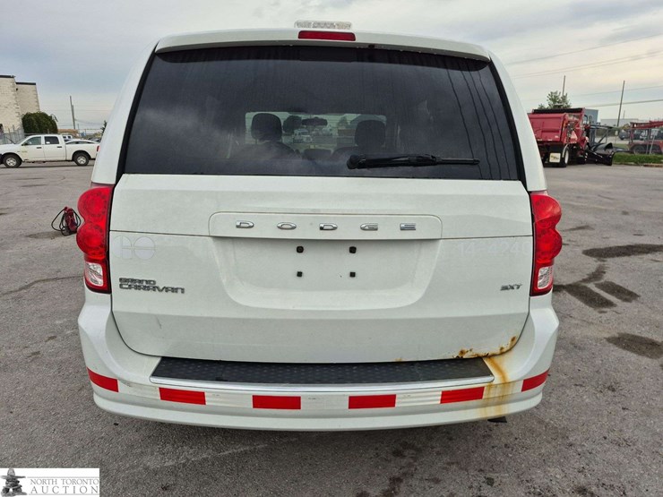 2014-dodge-grand-caravan-sxt-image-6