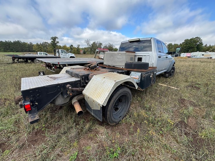 #1941-•-2017-ram-5500-cab-&-chassis-image-5