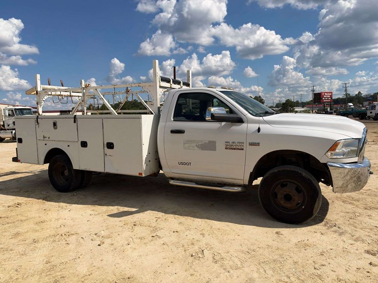 2017-dodge-3500-image-4