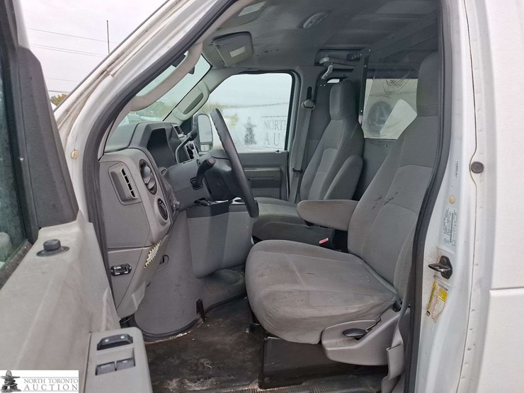 2012-ford-cargo-image-10