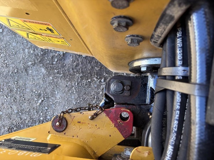 2013-caterpillar-cb22-image-16