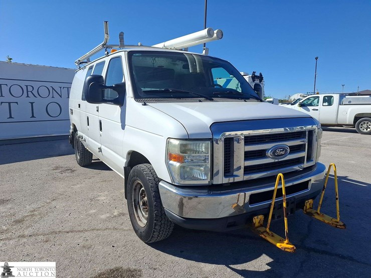 2011-ford-cargo-image-3