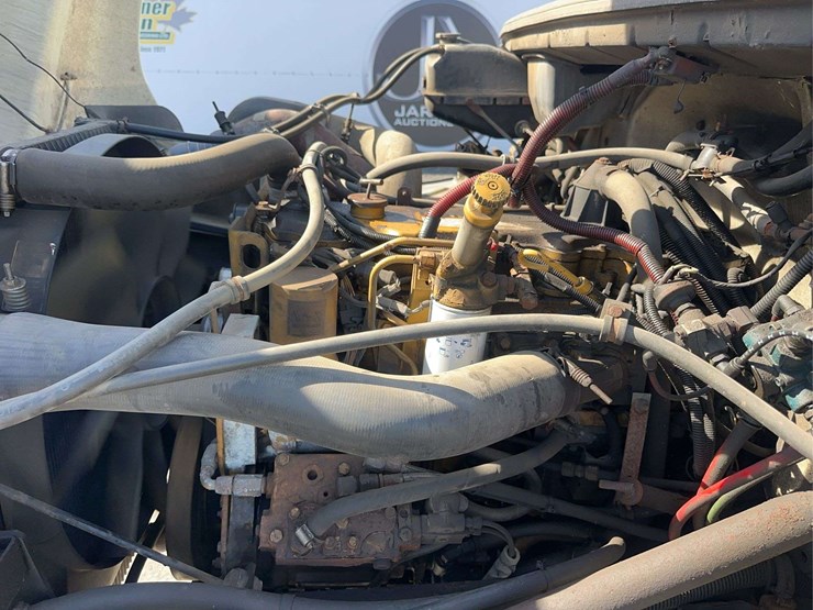 2002-freightliner-fl70-image-19