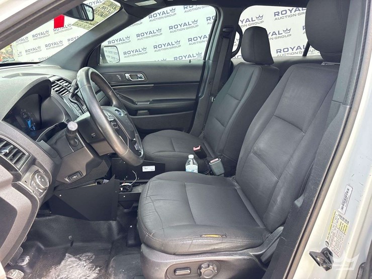 2018-ford-explorer-image-15