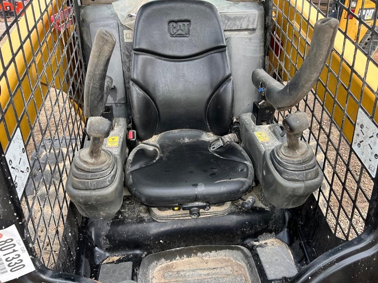 2018-caterpillar-262d-image-17