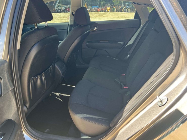 2018-kia-optima-4-door-sedan-(140,152-miles)-image-15