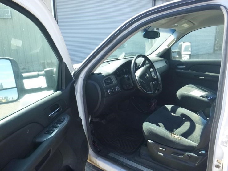 2007-chevrolet-suburban-image-5