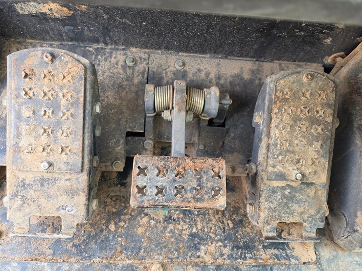 2007-caterpillar-953d-image-54