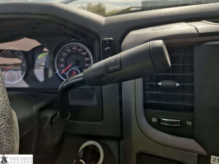 2015-dodge-1500-image-19