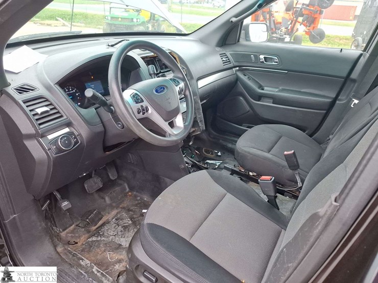 2015-ford-explorer-image-10