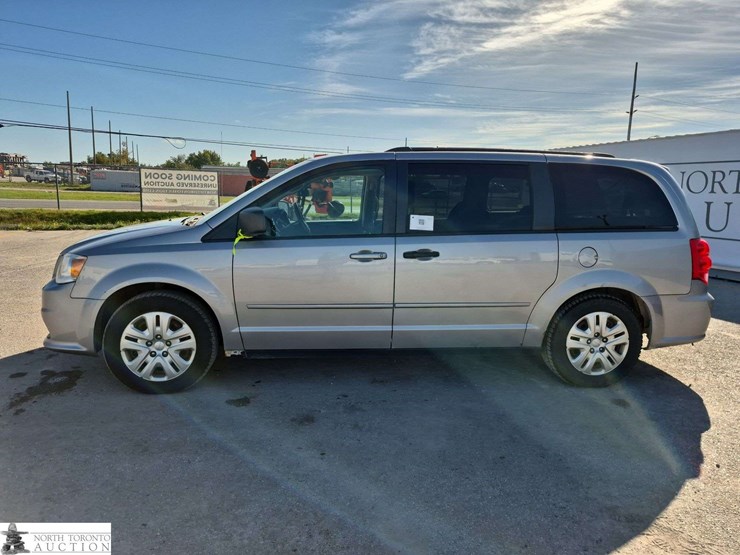 2017-dodge-grand-caravan-sxt-image-8