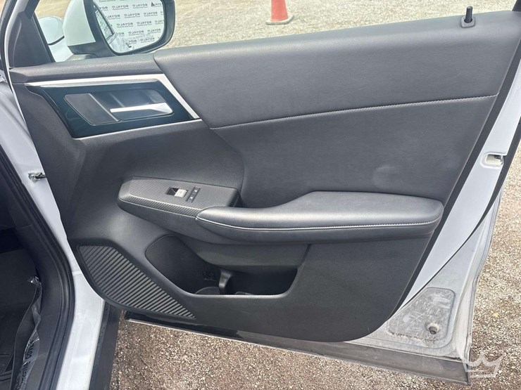 2023-mitsubishi-outlander-image-19