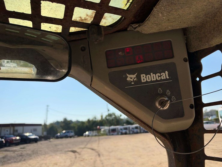 2005-bobcat-t300-image-12