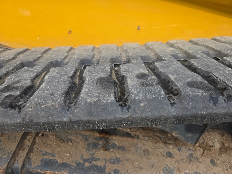 2020-deere-331g-image-58
