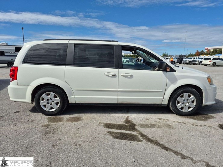 2011-dodge-grand-caravan-se-image-4