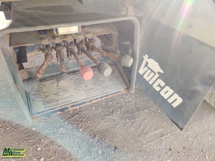 2014-freightliner-m2-106-image-32