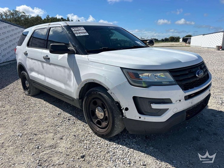 2016-ford-explorer-image-5