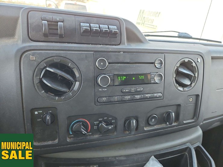 2014-ford-cargo-image-18